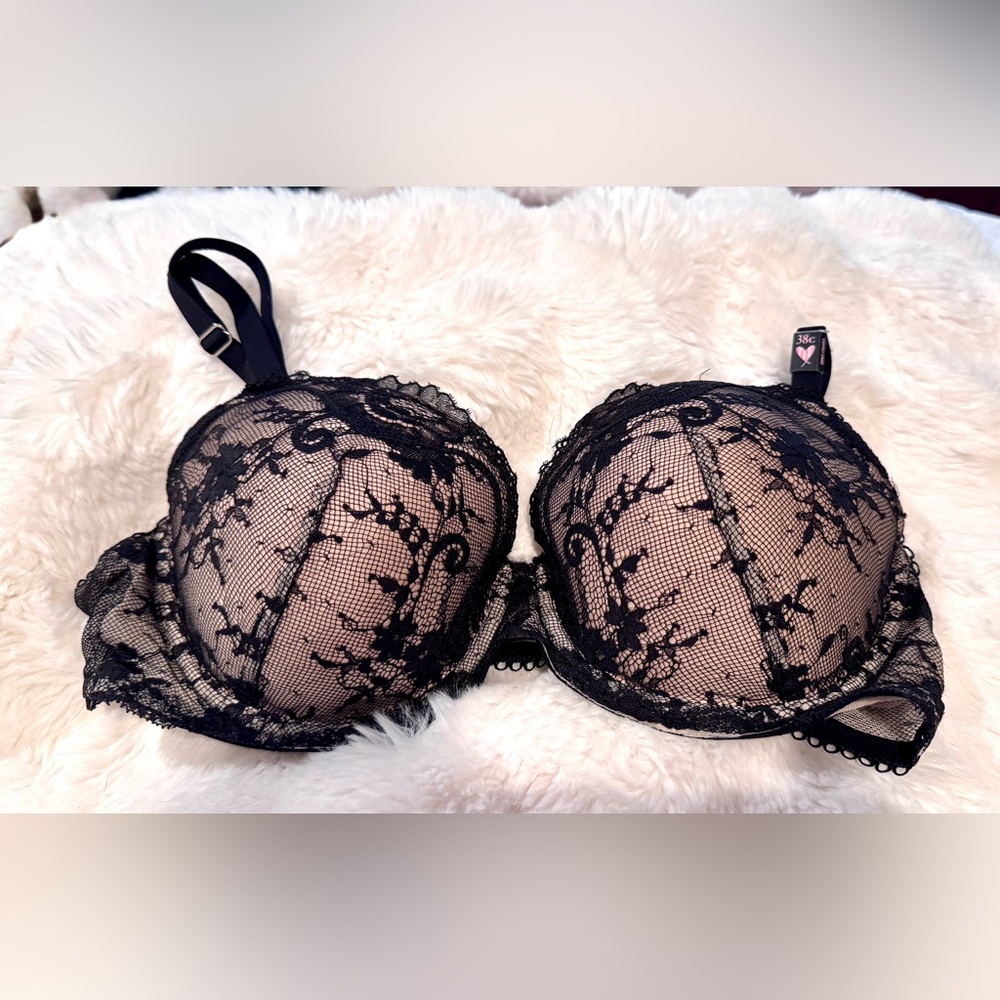 7 Victoria's Secret Demi Lace Bras 7 total!!! 38C NWT, in packaging Excellent